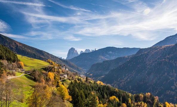 Vue automnale près de San Pietro - Dolomites - Italie