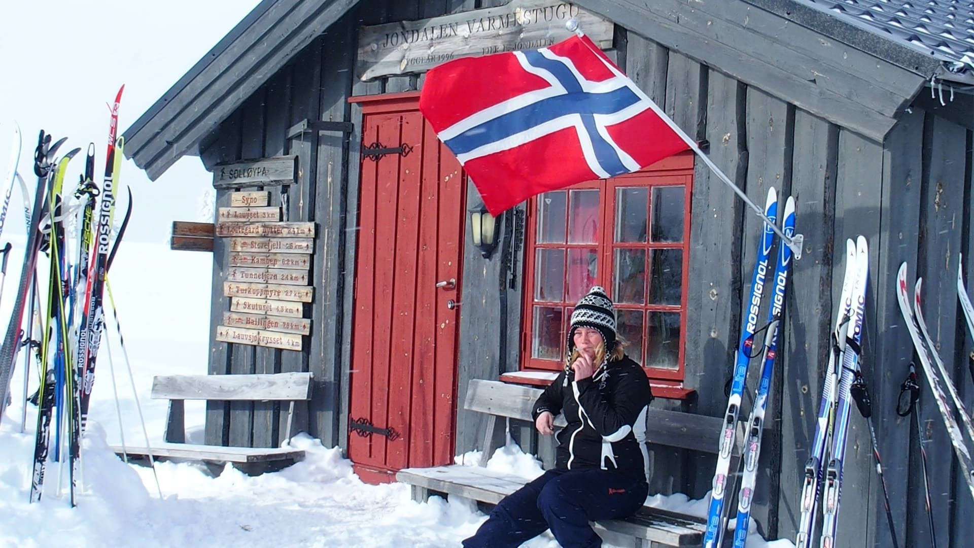 Pausa davanti a una baita sul Golsfjellet - Norvegia
