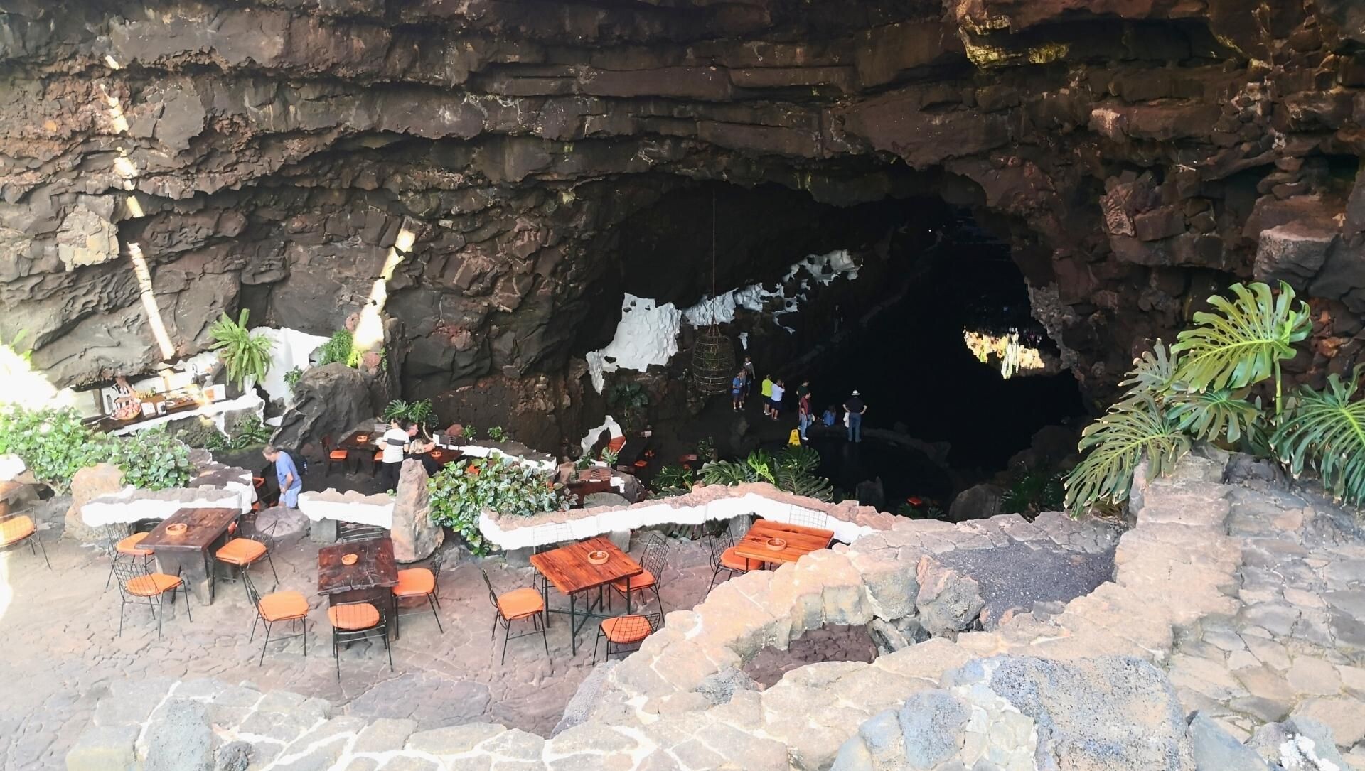 © David Praire Caffè ricavato in una grotta vulcanica - Lanzarote - Canarie - Spagna