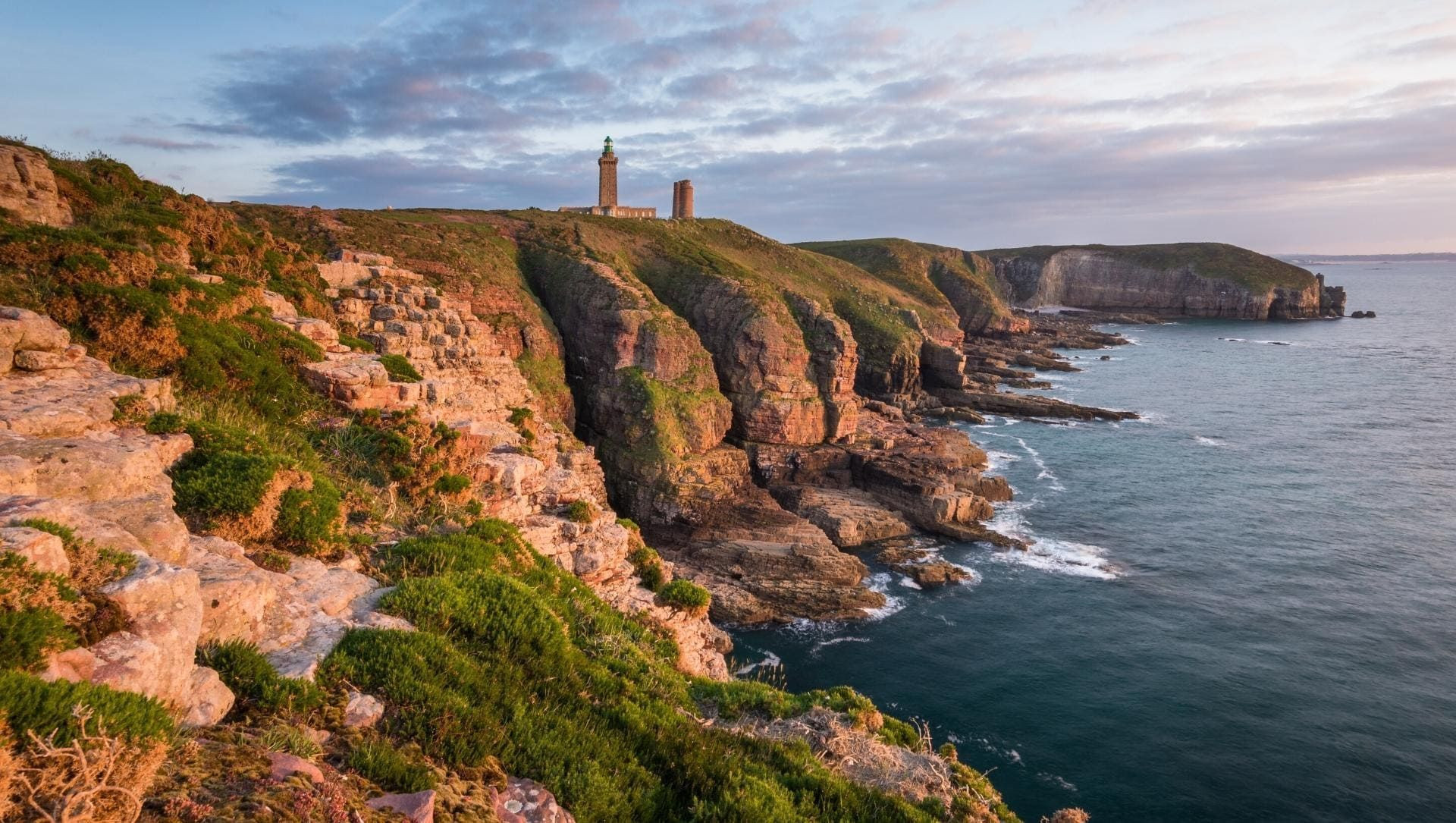 Scogliere e faro di Cap Fréhel - Bretagna - Francia