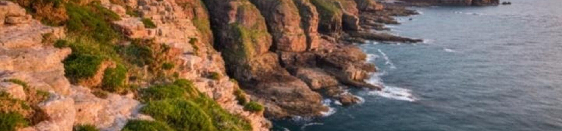 Scogliere costiere al tramonto - Cap Fréhel - Costa di Smeraldo - Bretagna - Francia