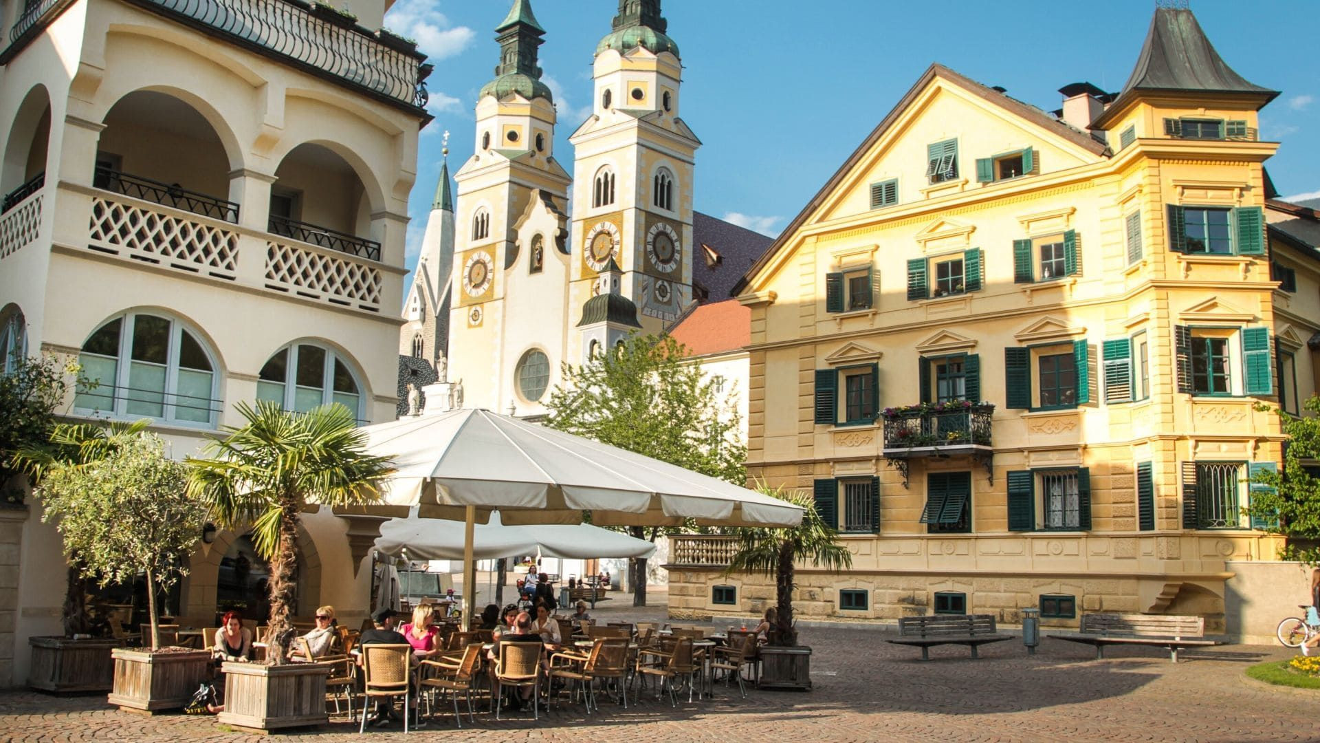 Piazza della cattedrale di Bressanone (Brixen) - Alto Adige - Italia