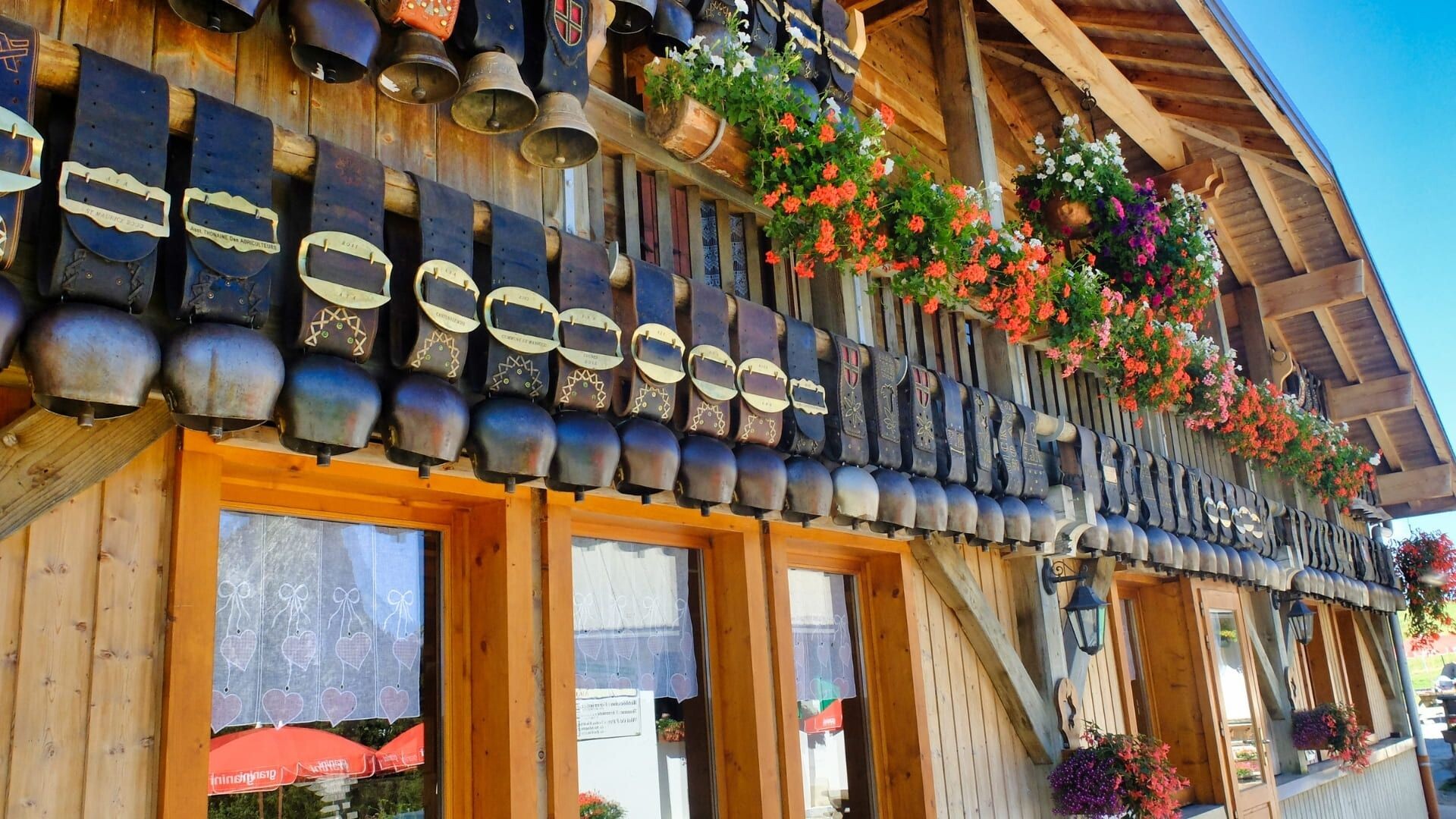 © Thomas Praire Chalet tradizionale negli Aravis, immagine del massiccio
