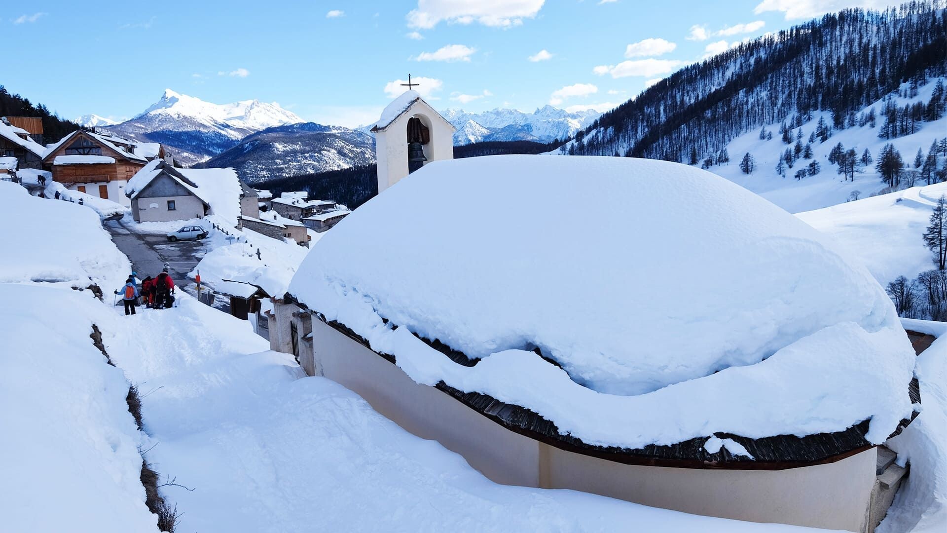 Cappella innevata del villaggio di Saint-Véran - Queyras - Alte Alpi