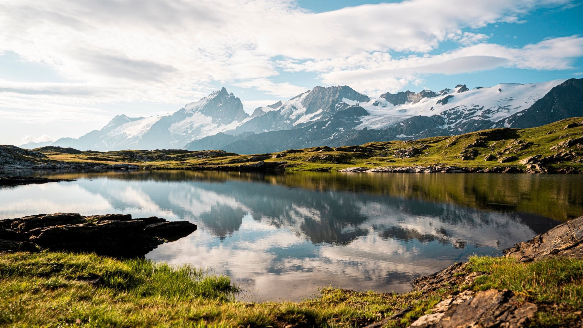Lac de Cheserys et massif du Mont-Blanc - Haute-Savoie - France