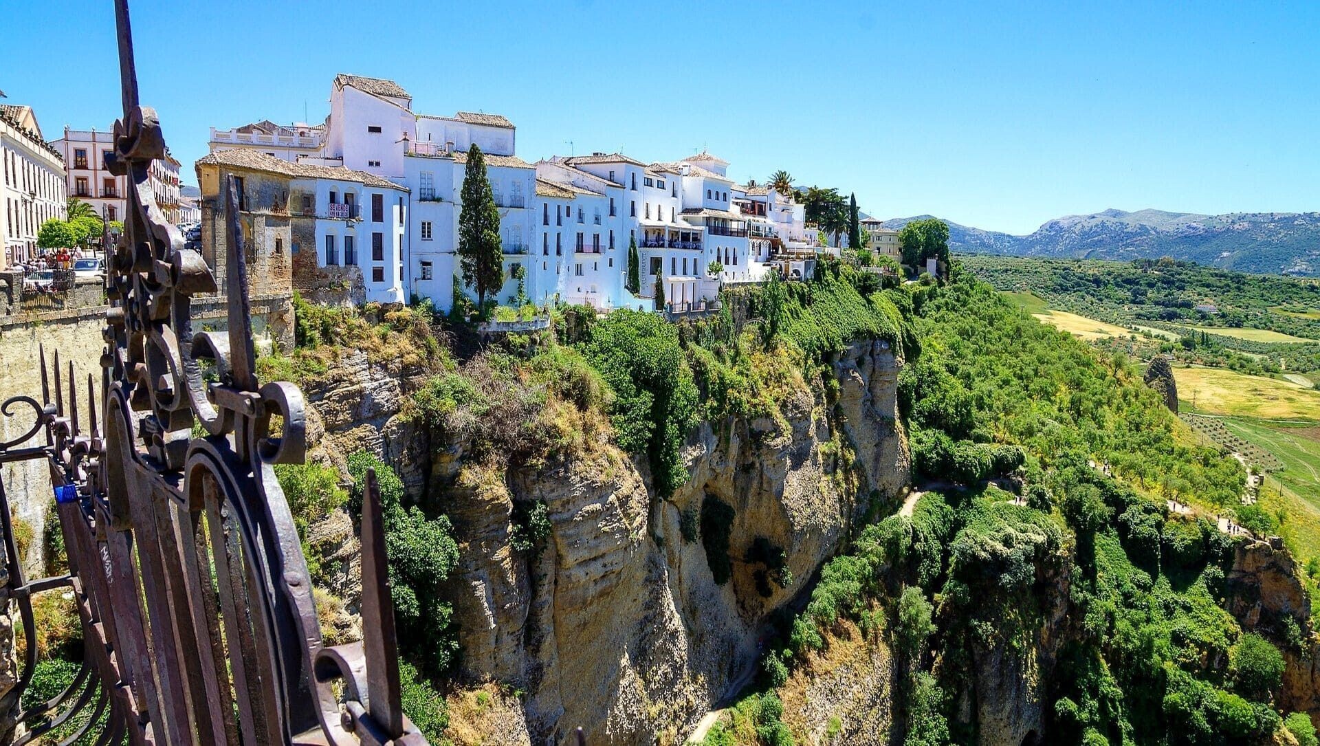 Case bianche sul bordo della gola del Tajo - Ronda - Andalusia - Spagna