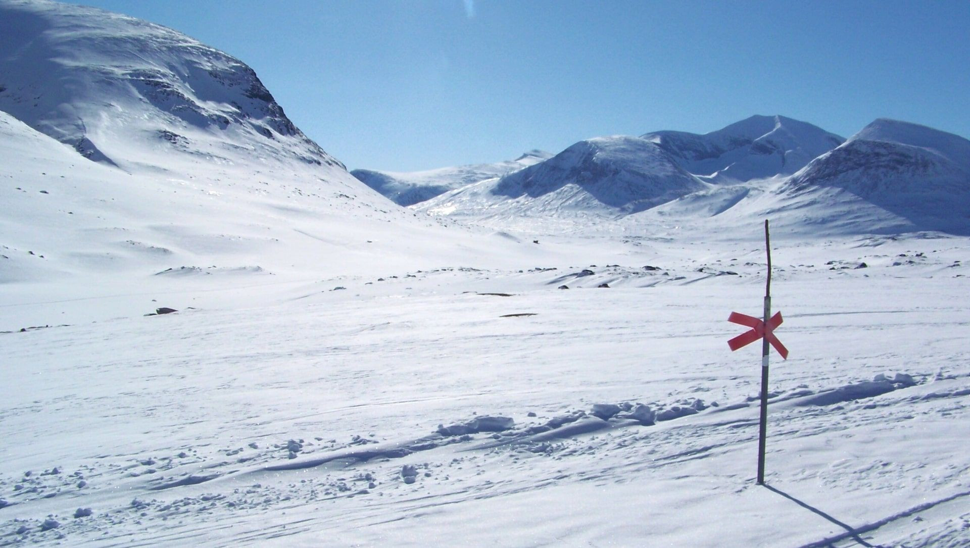 Croce rossa su un paesaggio della Pista Reale - Svezia