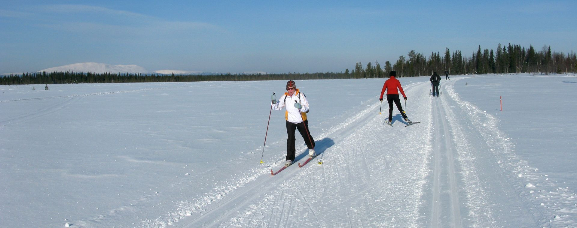 Sci di fondo sul lago ghiacciato - Äkäslompolo - Lapponia finlandese