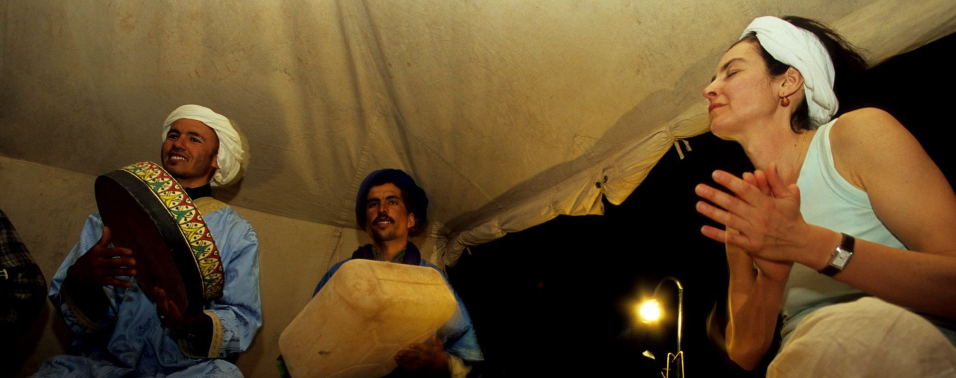 Serata musicale sotto una tenda - Sahara - Marocco