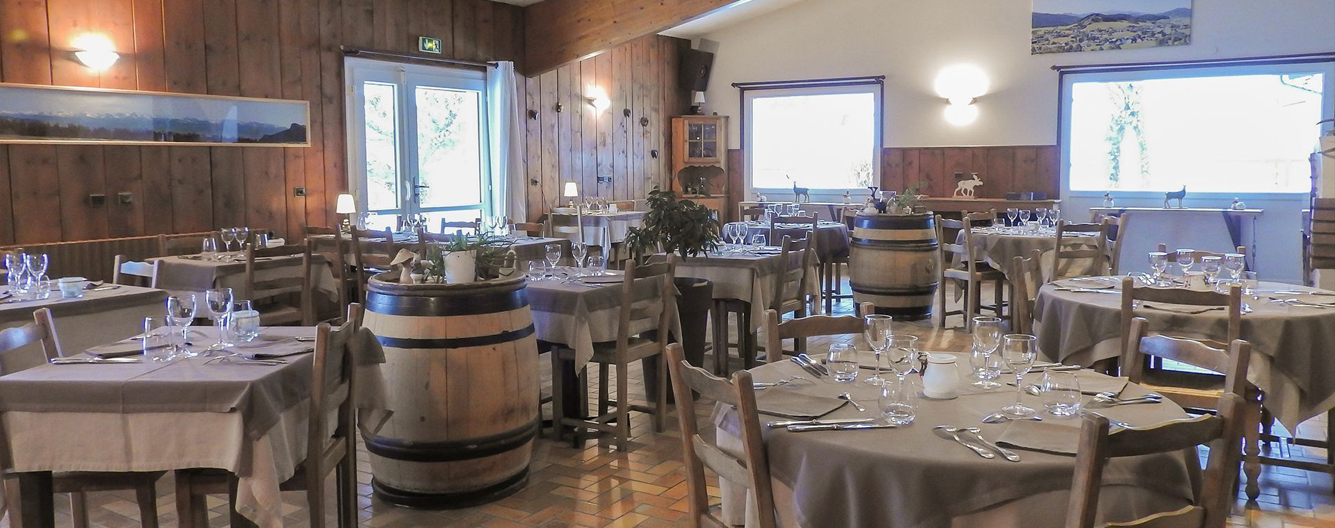 Sala da pranzo rustica con botti - Gironda - Francia