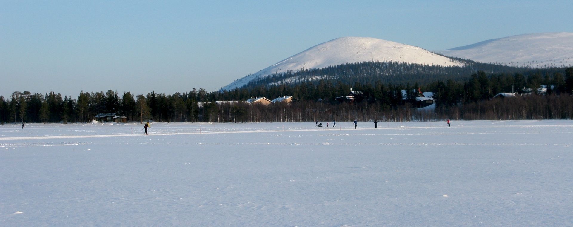 Lago ghiacciato e fell ad Äkäslompolo - Lapponia - Finlandia