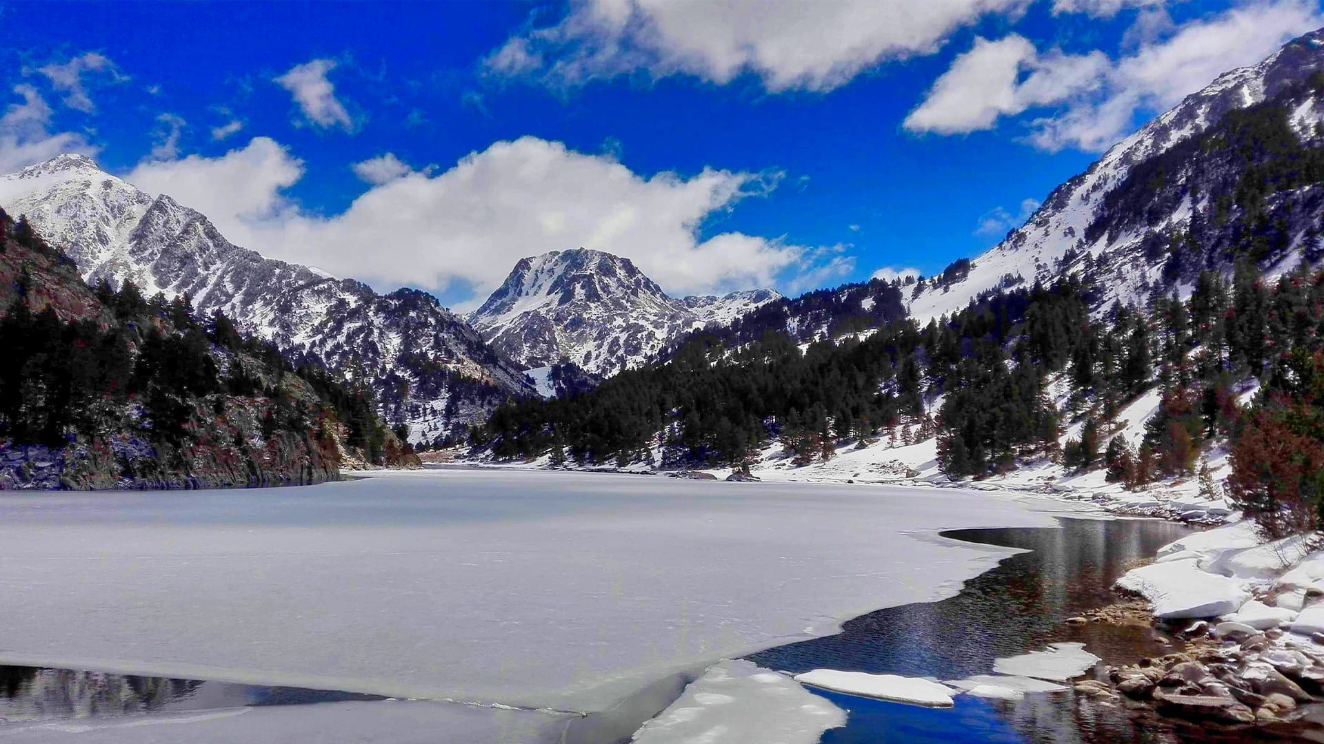 Lago ghiacciato - Pirenei - Francia