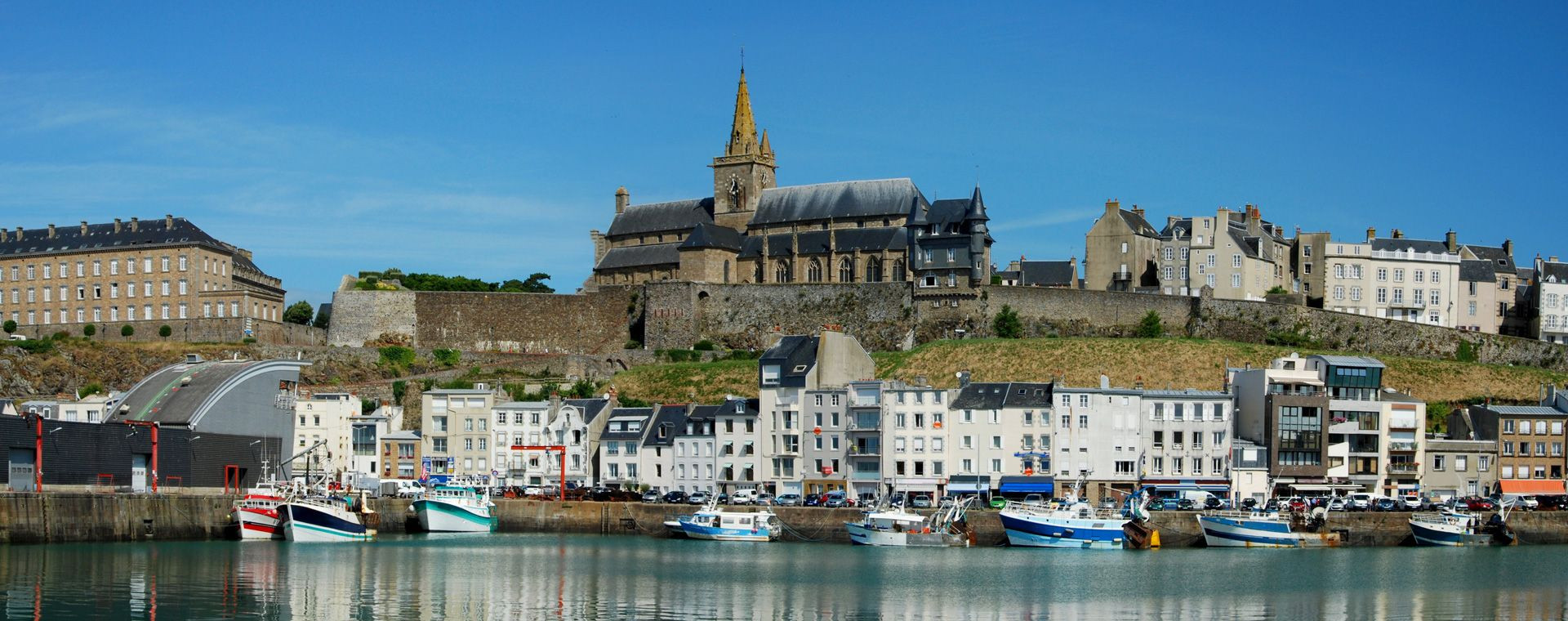 Porto peschereccio e città alta - Granville - Normandia - Francia