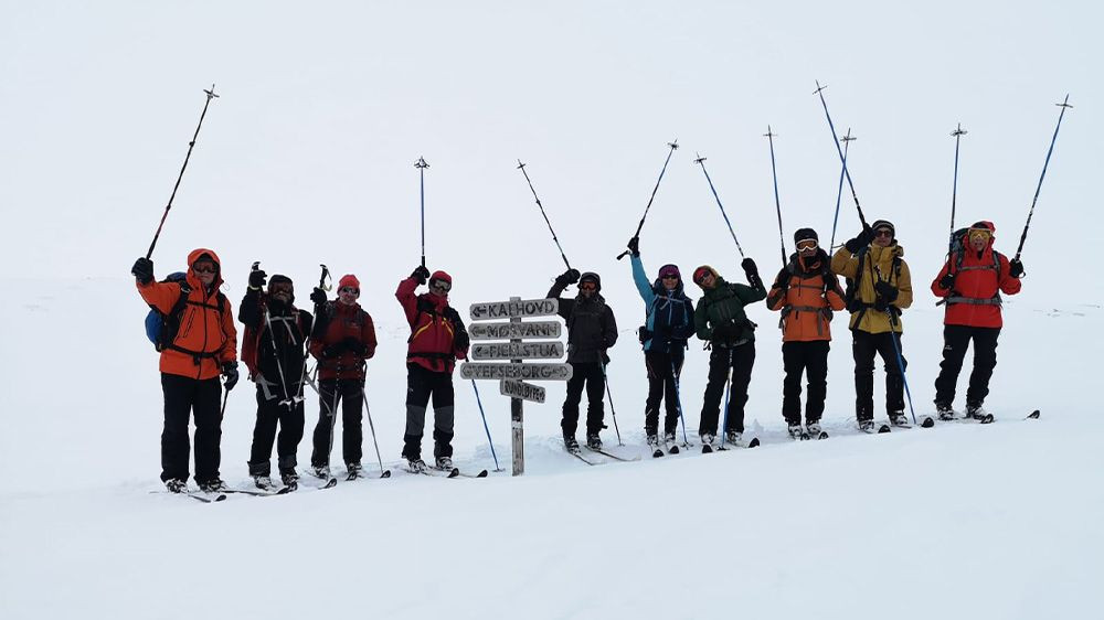 © Pierre-Jean Pradalier Gruppo di sciatori attraversa l’Hardangervidda - Norvegia