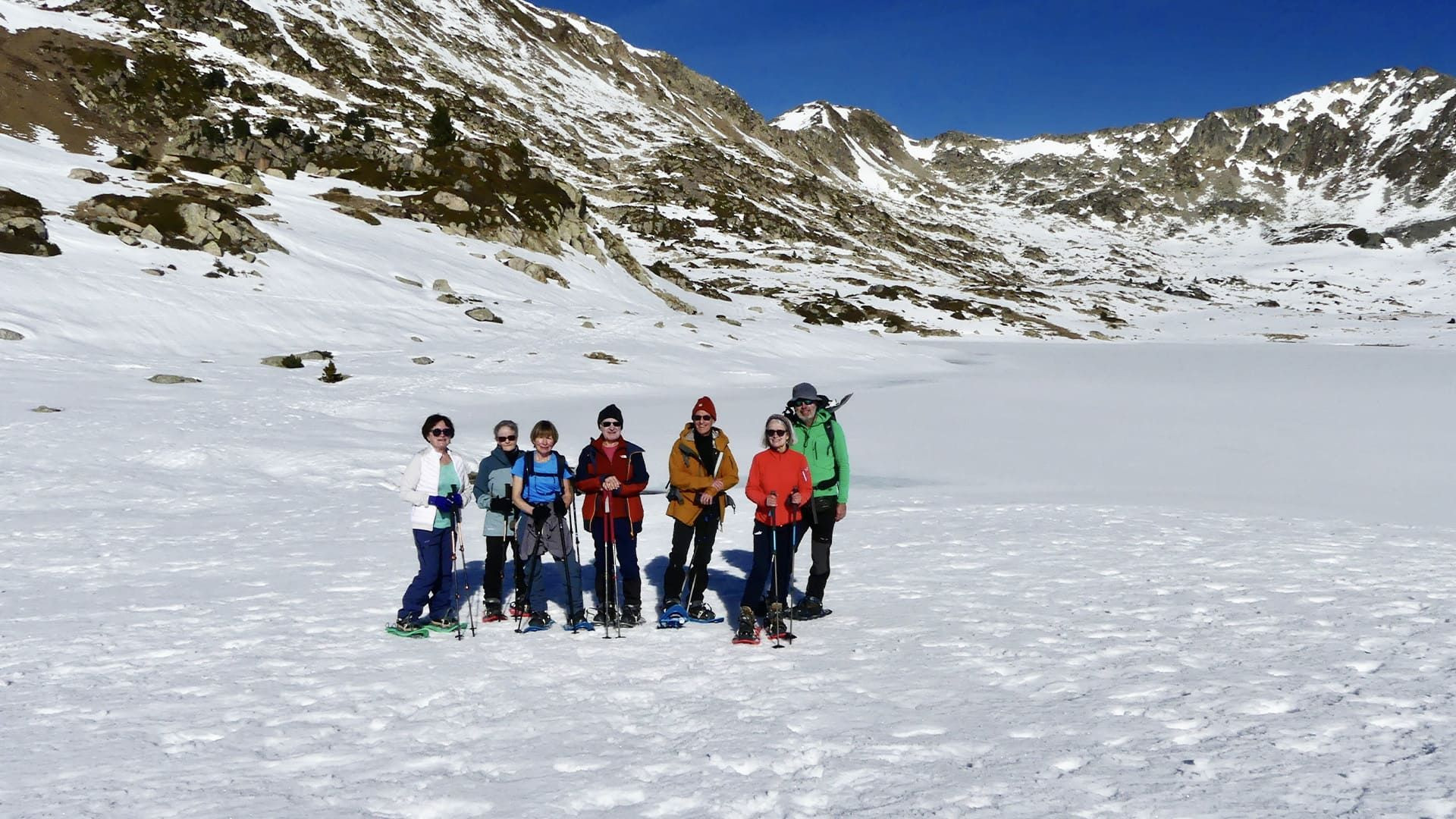 Gruppo con le racchette da neve negli Encantats - Spagna