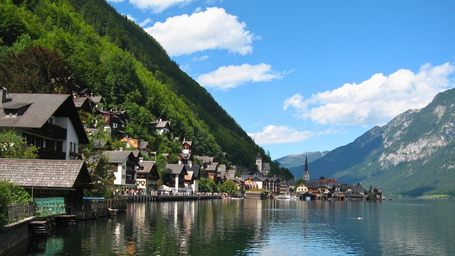 Villaggio di Hallstatt sulle rive del lago - Salzkammergut - Austria