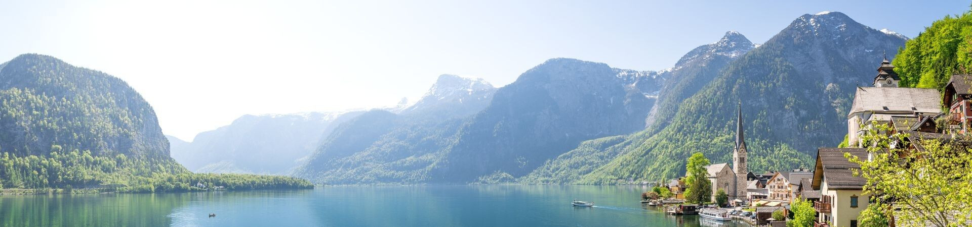 Villaggio di Hallstatt sulle rive del lago - Salzkammergut - Austria