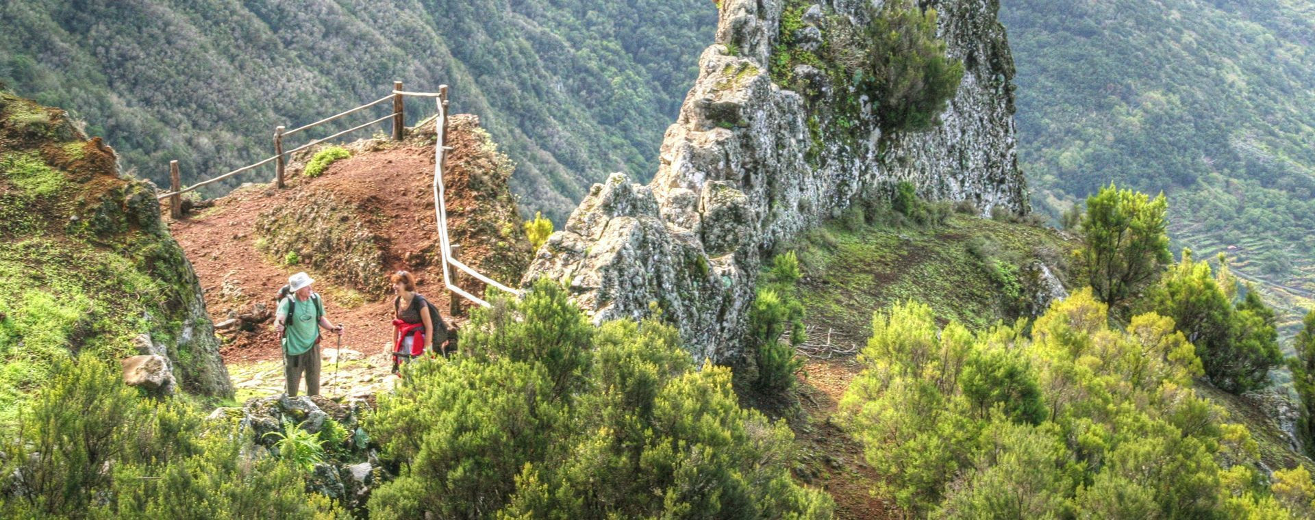 Escursionisti al Mirador de Jinama - El Hierro - Canarie - Spagna