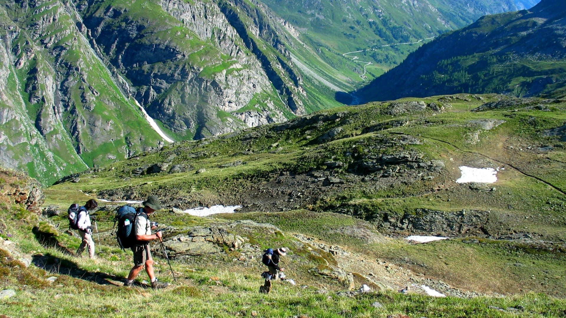 Randonneurs sur les chemins du Grand Paradis - Val d'Aoste - Italie