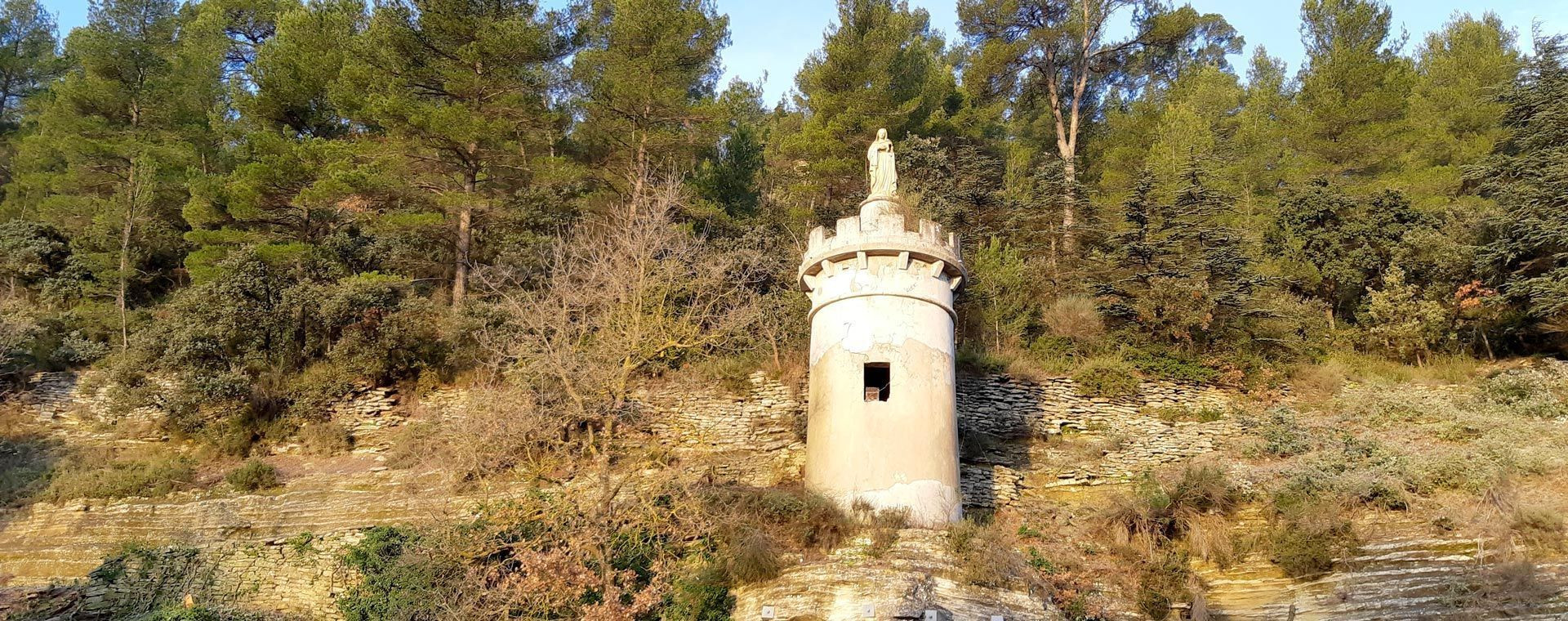 Torretta di pietra nel bosco - Luberon - Provenza - Francia