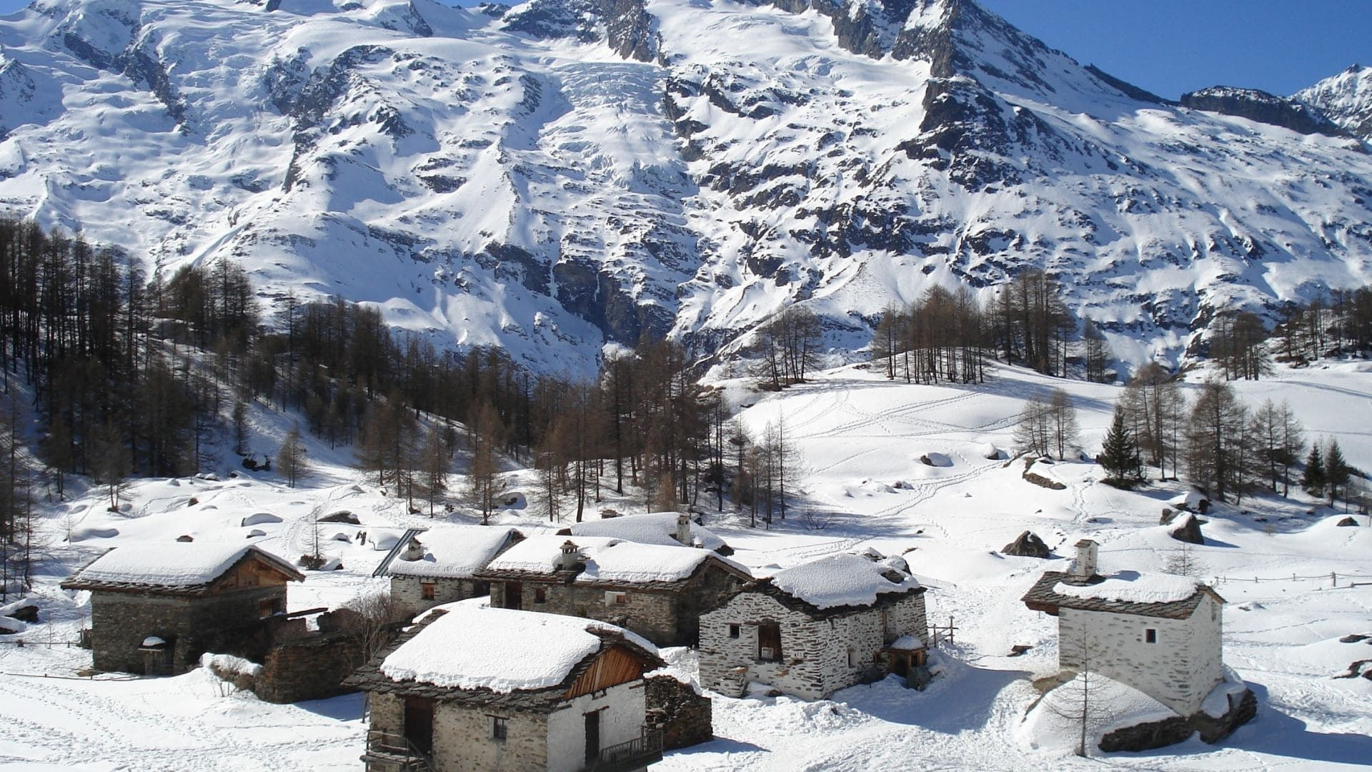Frazione di Le Monal sotto la neve - Sainte-Foy-Tarentaise - Savoia - Francia