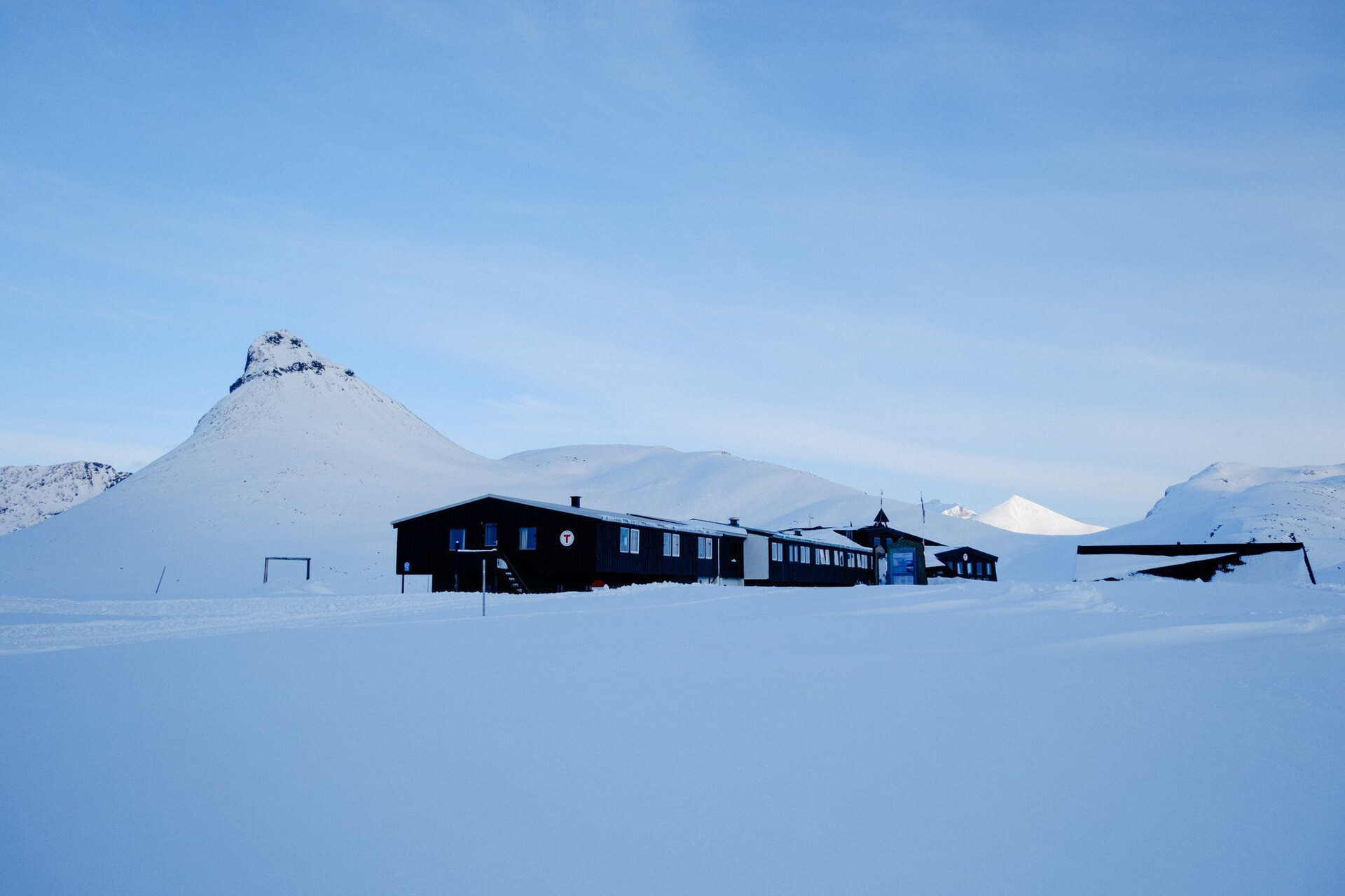 Rifugio Leirvassbu sotto la neve - Jotunheimen - Norvegia
