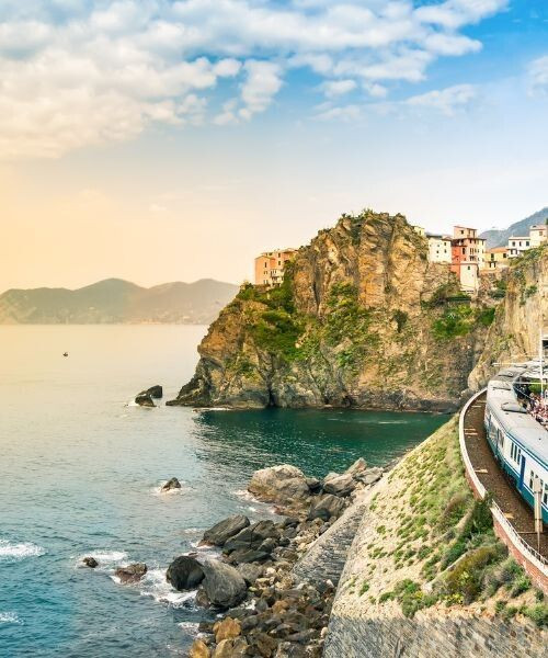 © Adobe Stock Les villages de la côte via le train