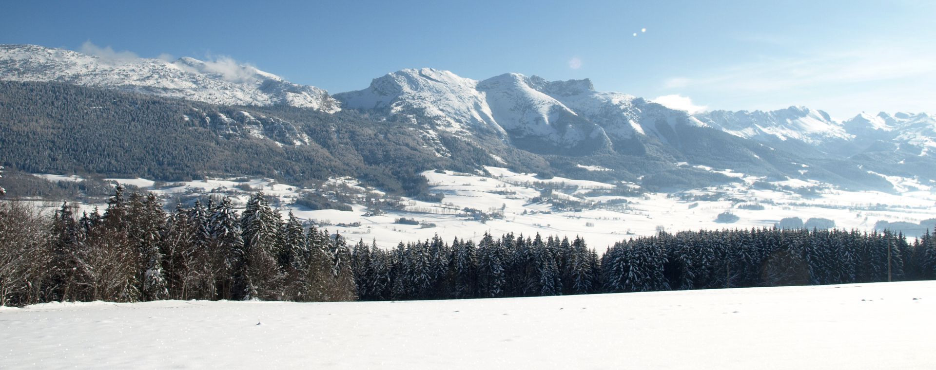 Massiccio del Vercors innevato visto dalla frazione di La Cordelière - Vercors - Francia