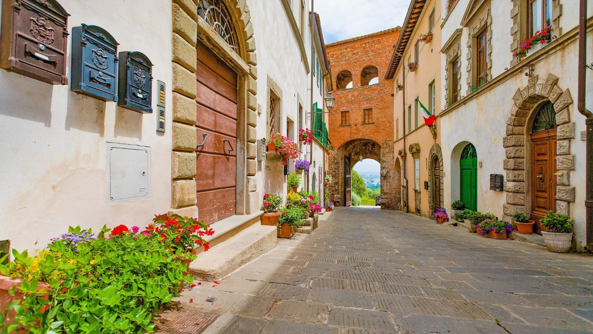 Ruelle d'un village médiéval - Toscane - Italie