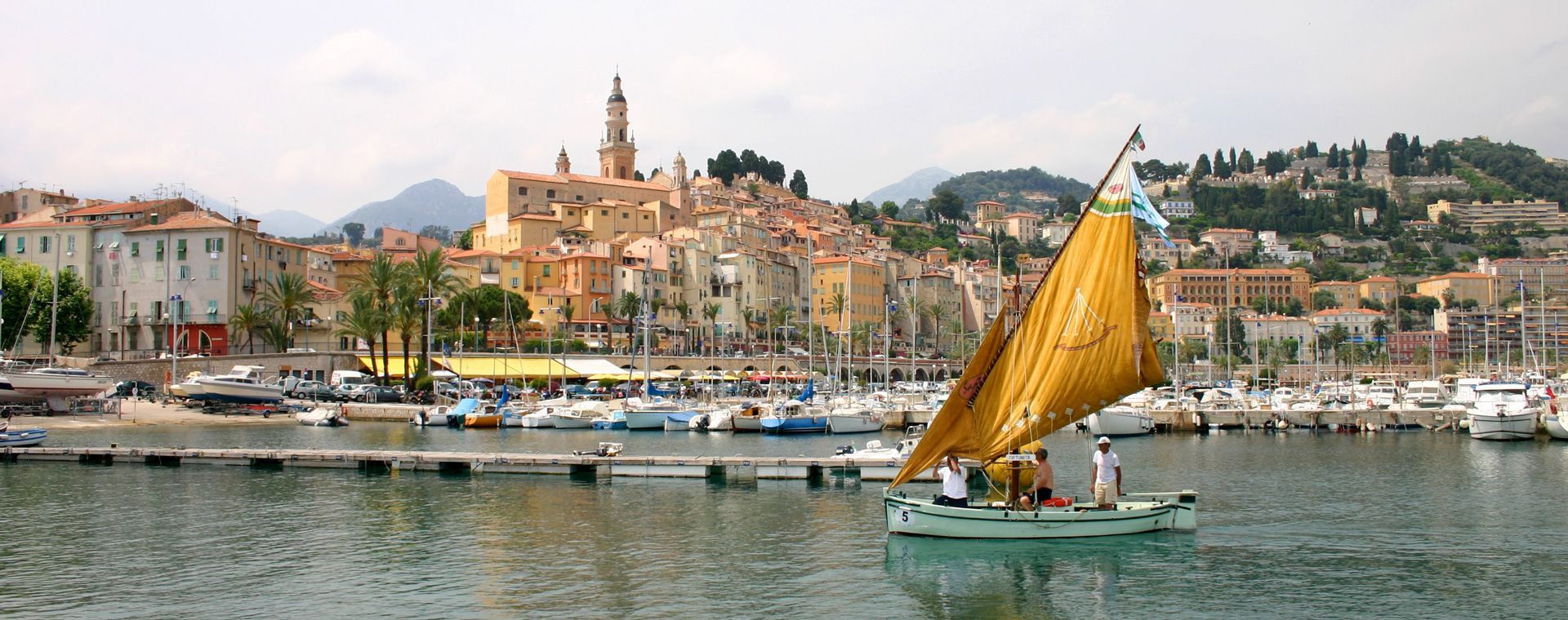 Centro storico e porto di Mentone - Costa Azzurra - Francia