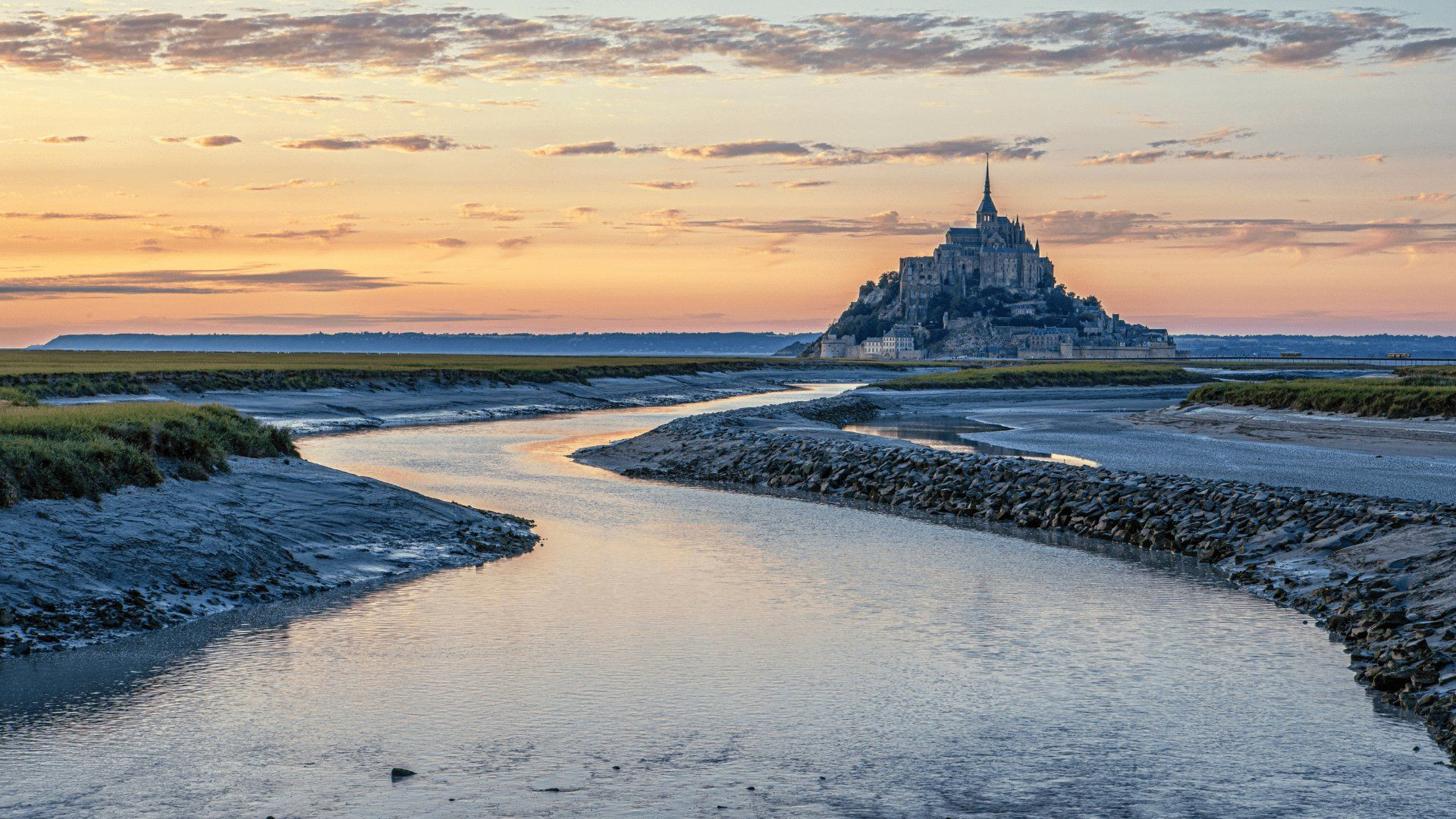 Mont-Saint-Michel al tramonto - Normandia - Francia