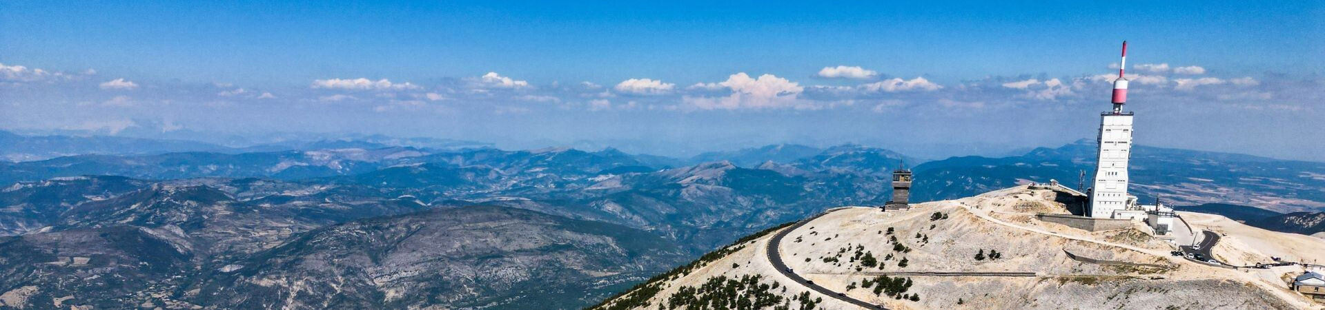 Vetta del Monte Ventoux con torre e panorama - Provenza - Francia