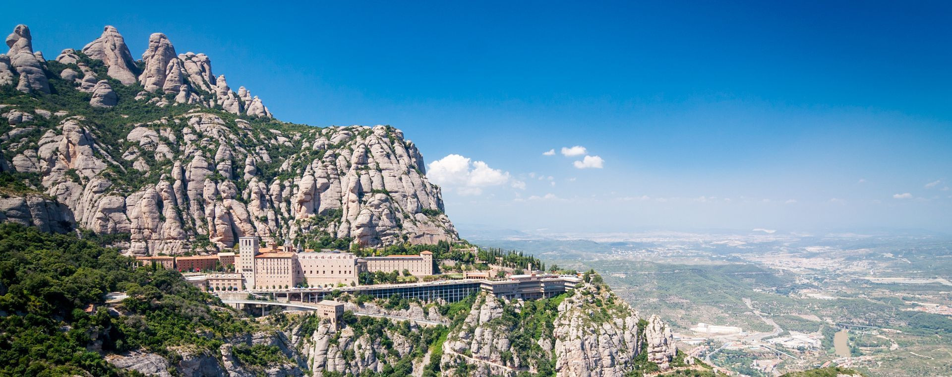Monastero di Montserrat tra i suoi rilievi - Catalogna - Spagna