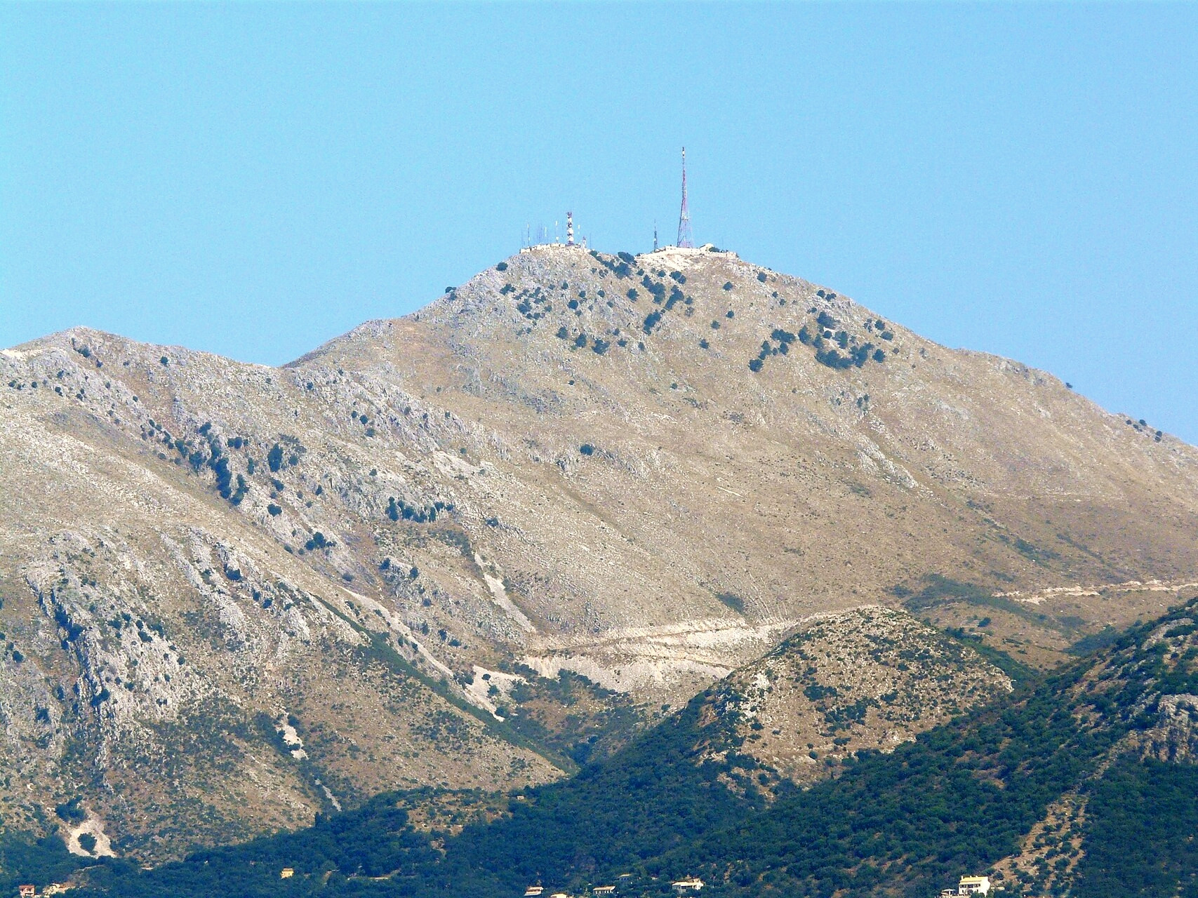 © Piotrus, Wikimedia Commons (CC BY-SA 3.0) La cima del Pantokrator, Corfù settentrionale, Grecia