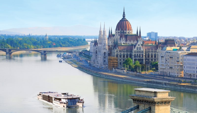 © Parlament MS Primadonna - vista esterna, Budapest, Ponte delle Catene e Parlamento
