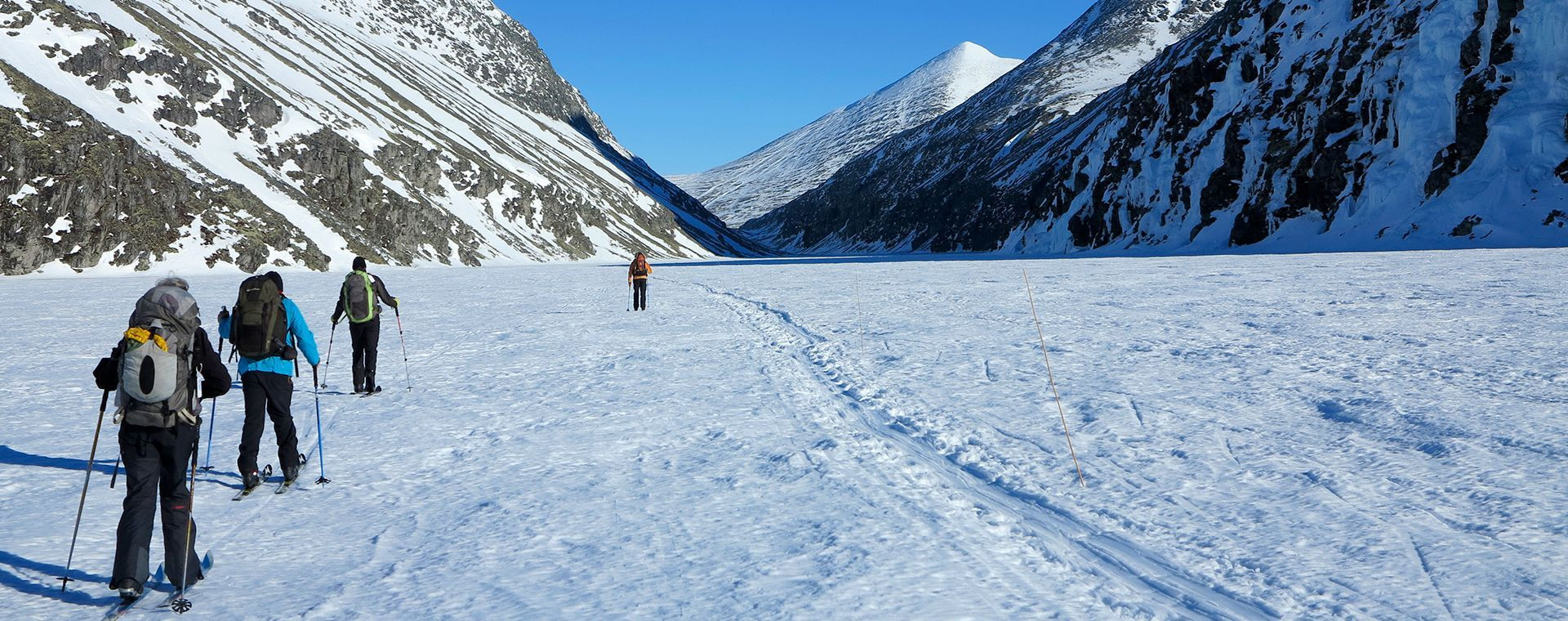 Escursionisti con gli sci nordici a Rondane - Norvegia