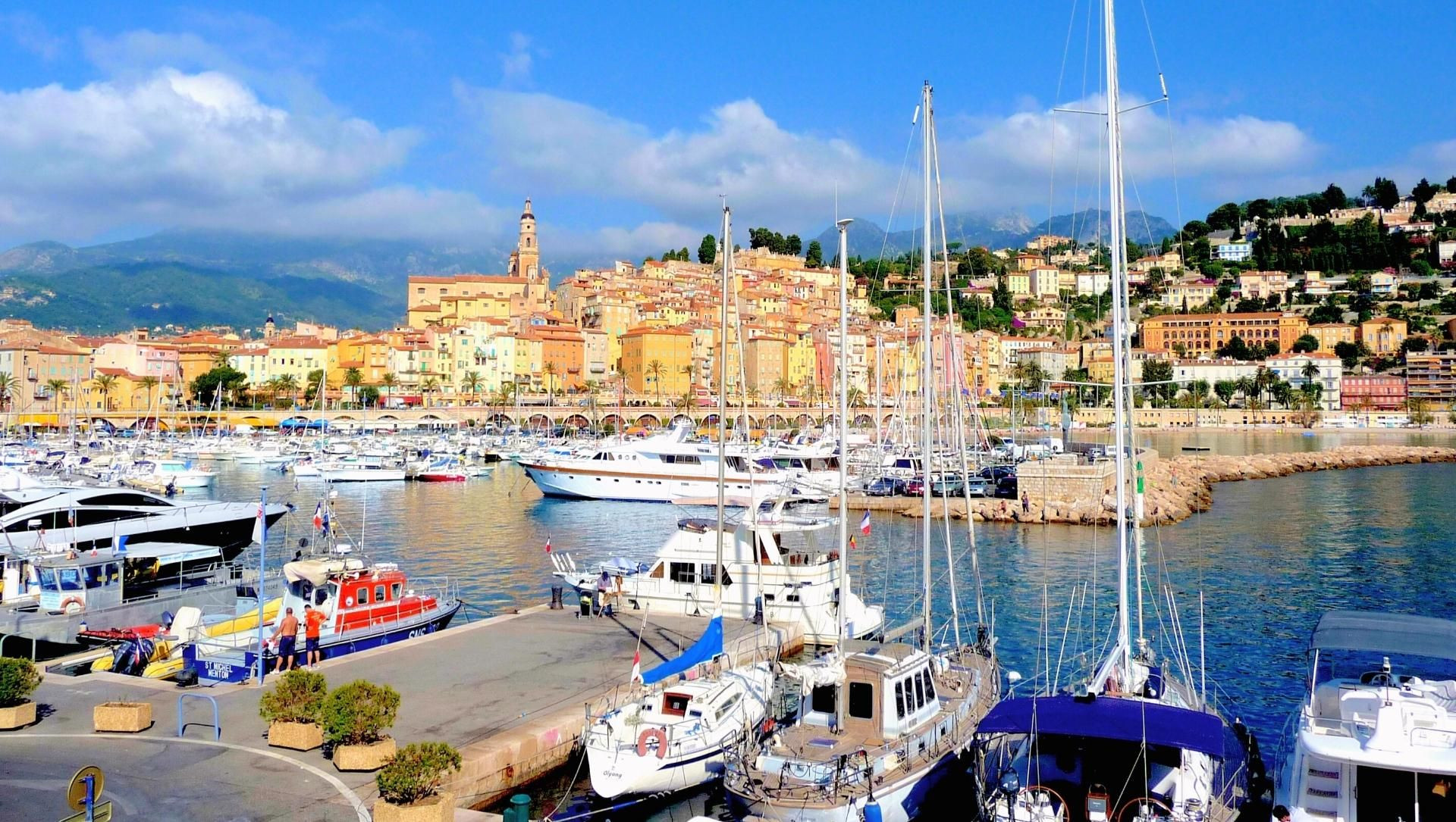 Porto e città vecchia di Mentone - Costa Azzurra - Francia