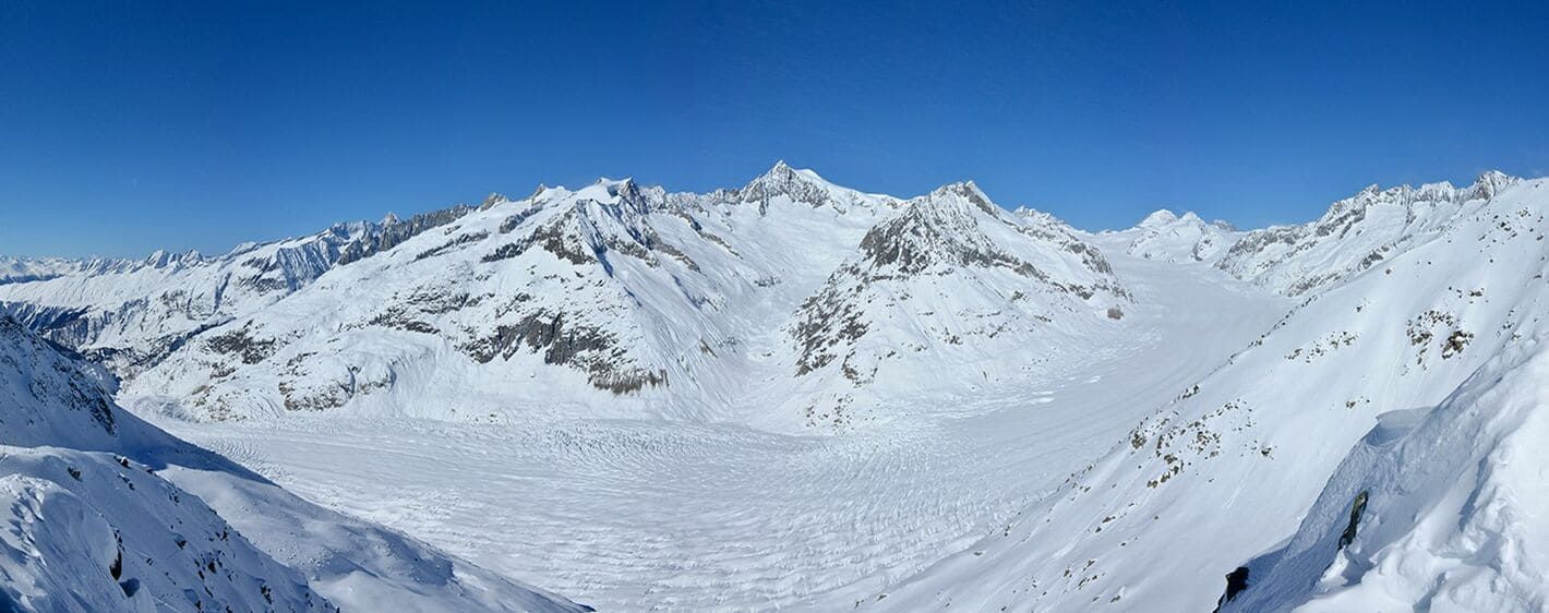 Panorama sul ghiacciaio dell’Aletsch innevato - Vallese - Svizzera