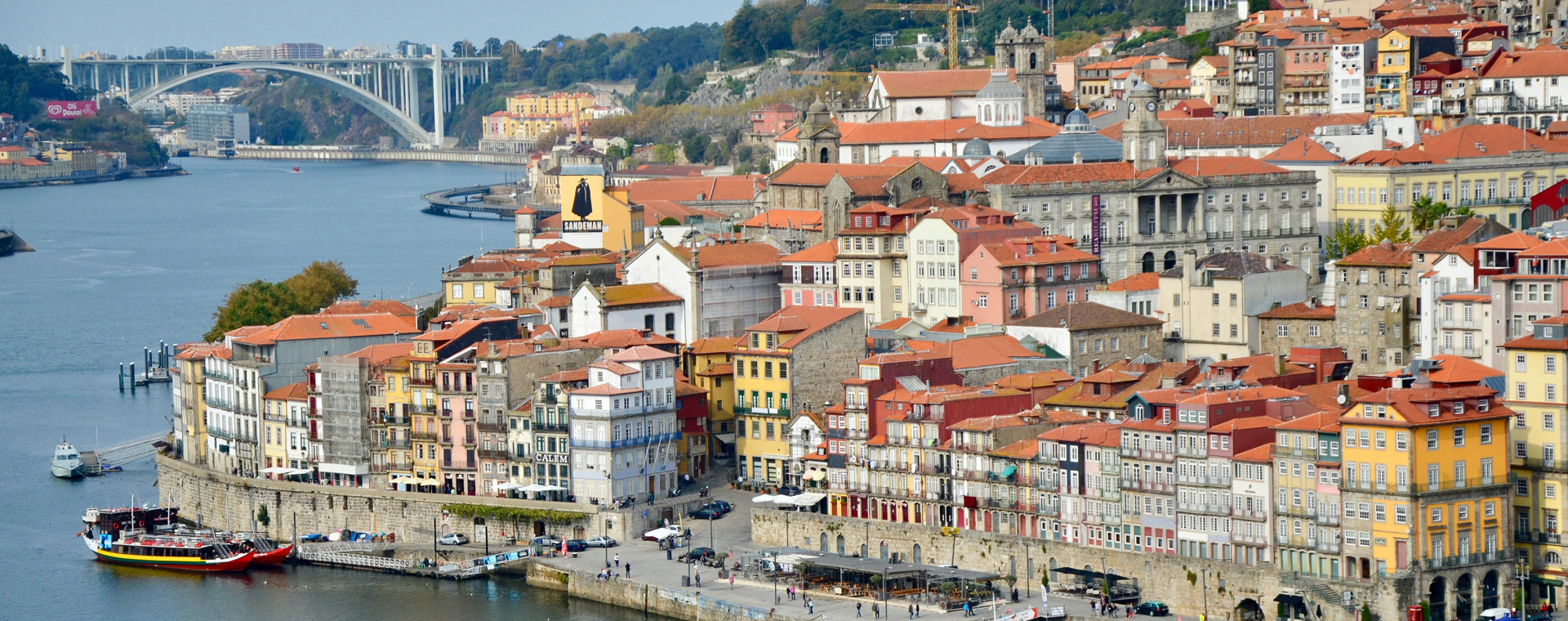 Banchine colorate della Ribeira sul Douro - Porto - Portogallo
