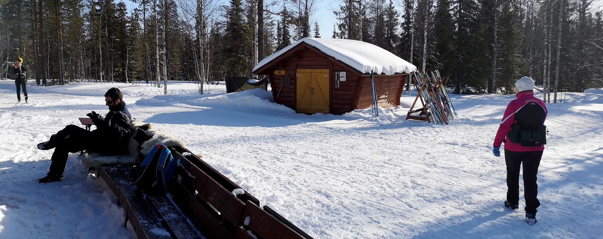 Pausa al rifugio di legno sulle piste da sci di fondo - Levi - Lapponia - Finlandia