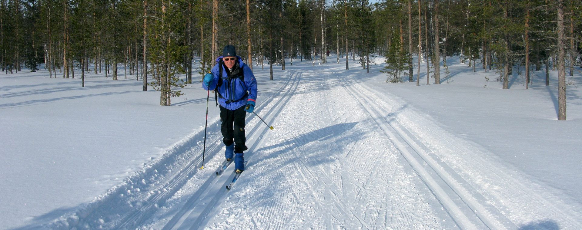 Fondista su pista battuta - Äkäslompolo - Lapponia - Finlandia