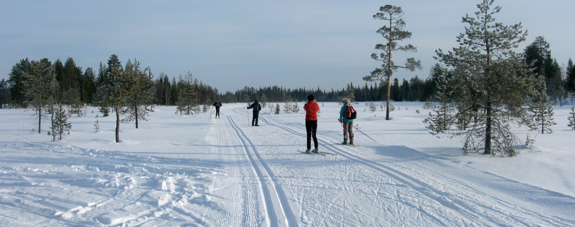 Fondisti su una pista innevata - Äkäslompolo - Lapponia - Finlandia