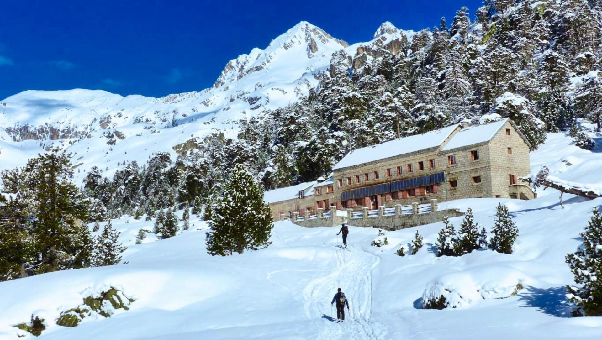 Escursione con le racchette da neve verso un rifugio - Cauterets-Gavarnie - Pirenei - Francia