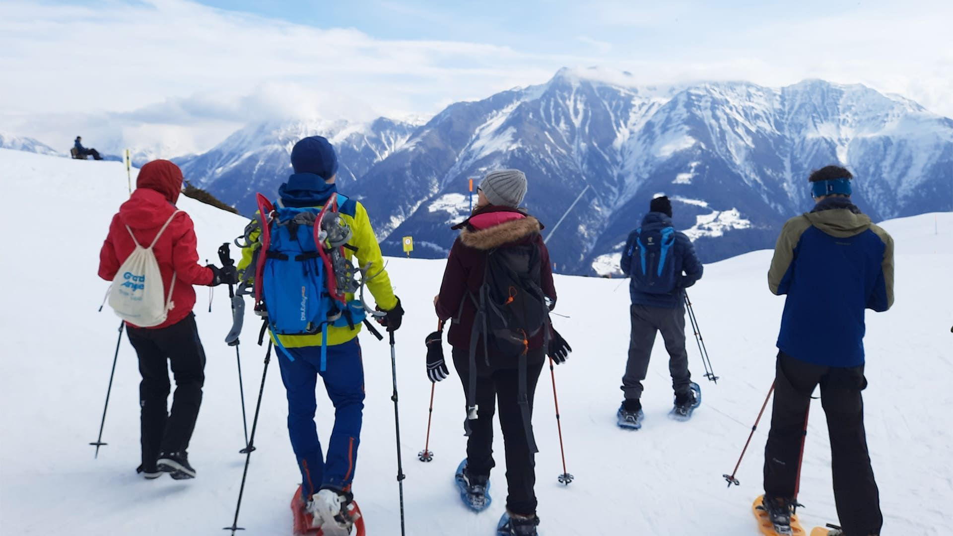 Escursionisti con le ciaspole sulle alture di Breiten - Vallese - Svizzera