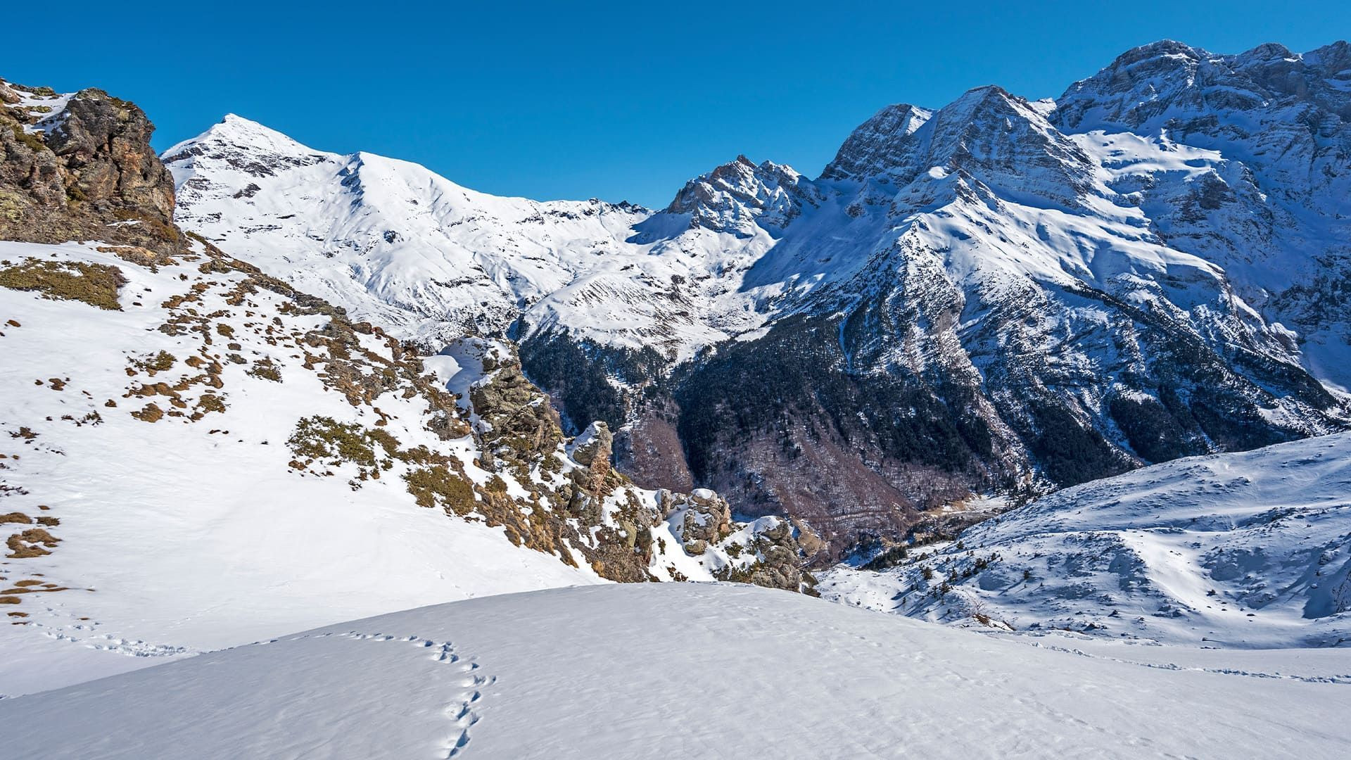 Cime innevate intorno al Pic de la Pahule - Pirenei - Francia