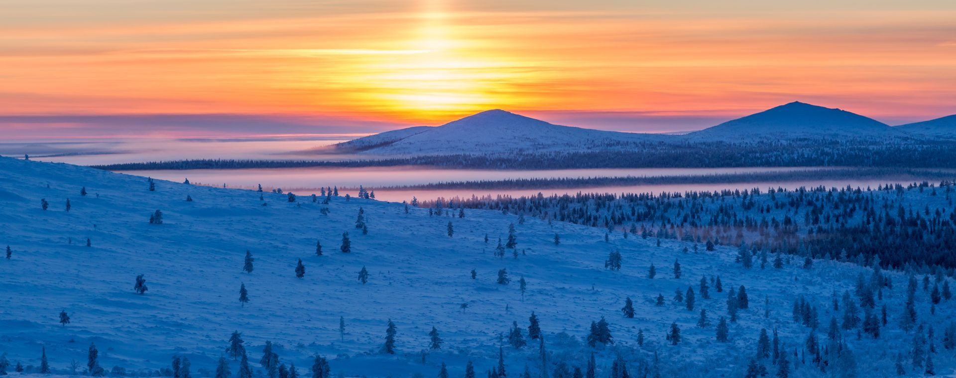 Sole basso sulle colline innevate - Kiilopää - Lapponia - Finlandia