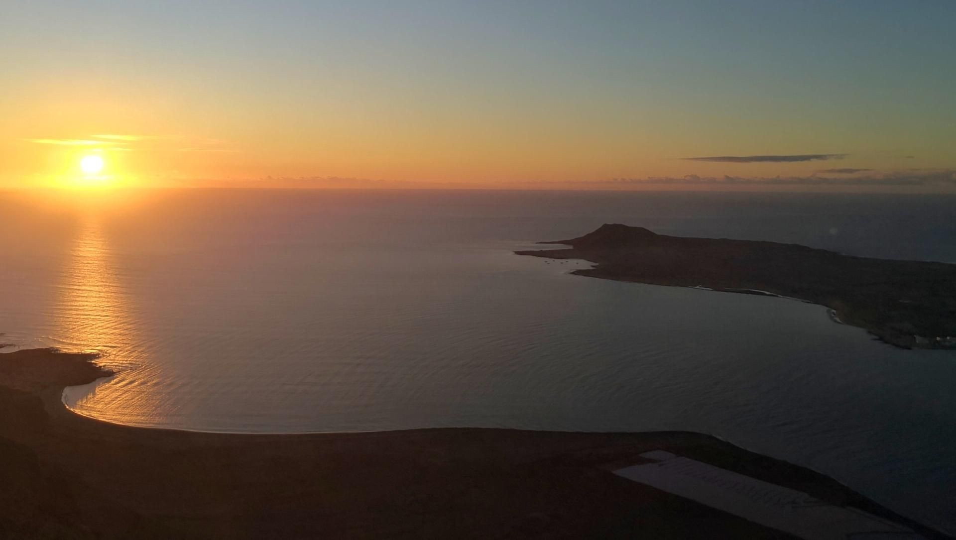 © Juan Carlos Otero Tramonto su La Graciosa dal Mirador del Río - Lanzarote - Spagna