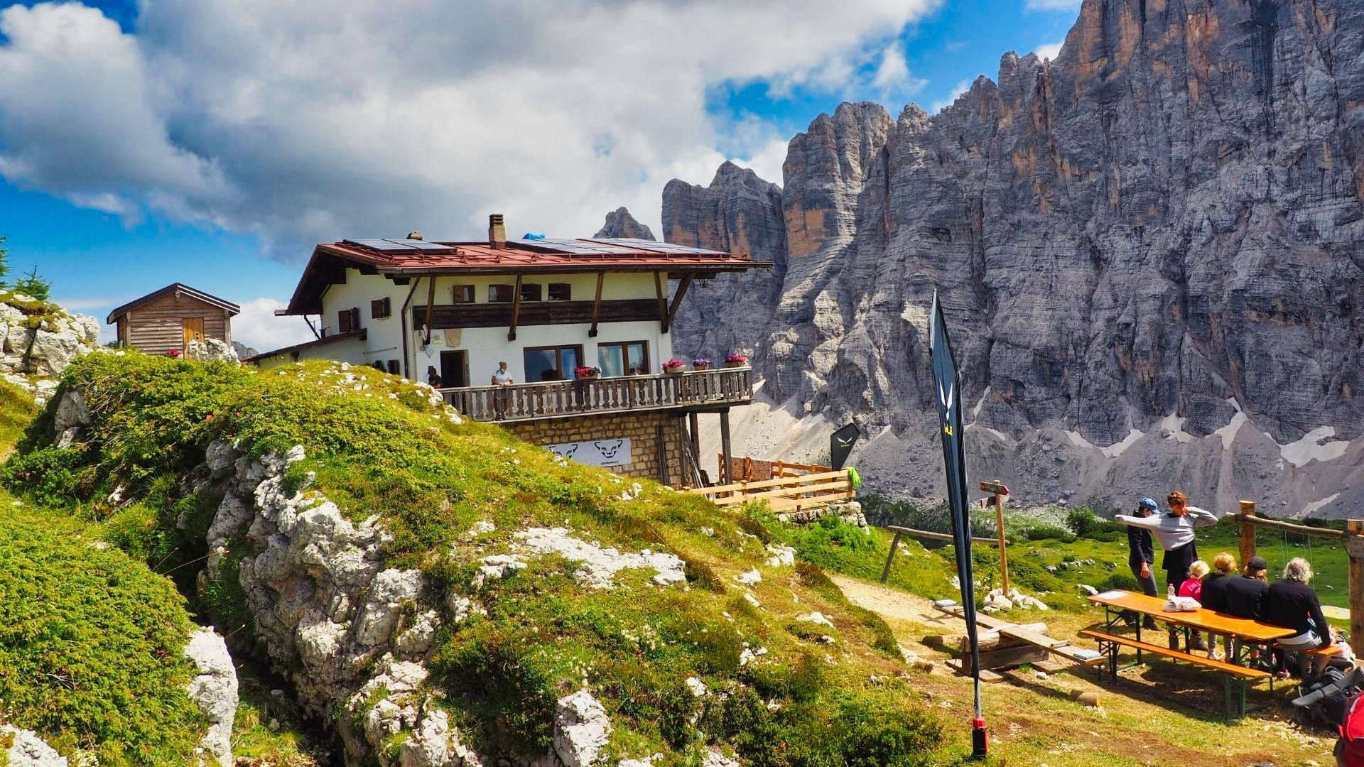 Refuge Tissi face à la Civetta - Dolomites - Italie