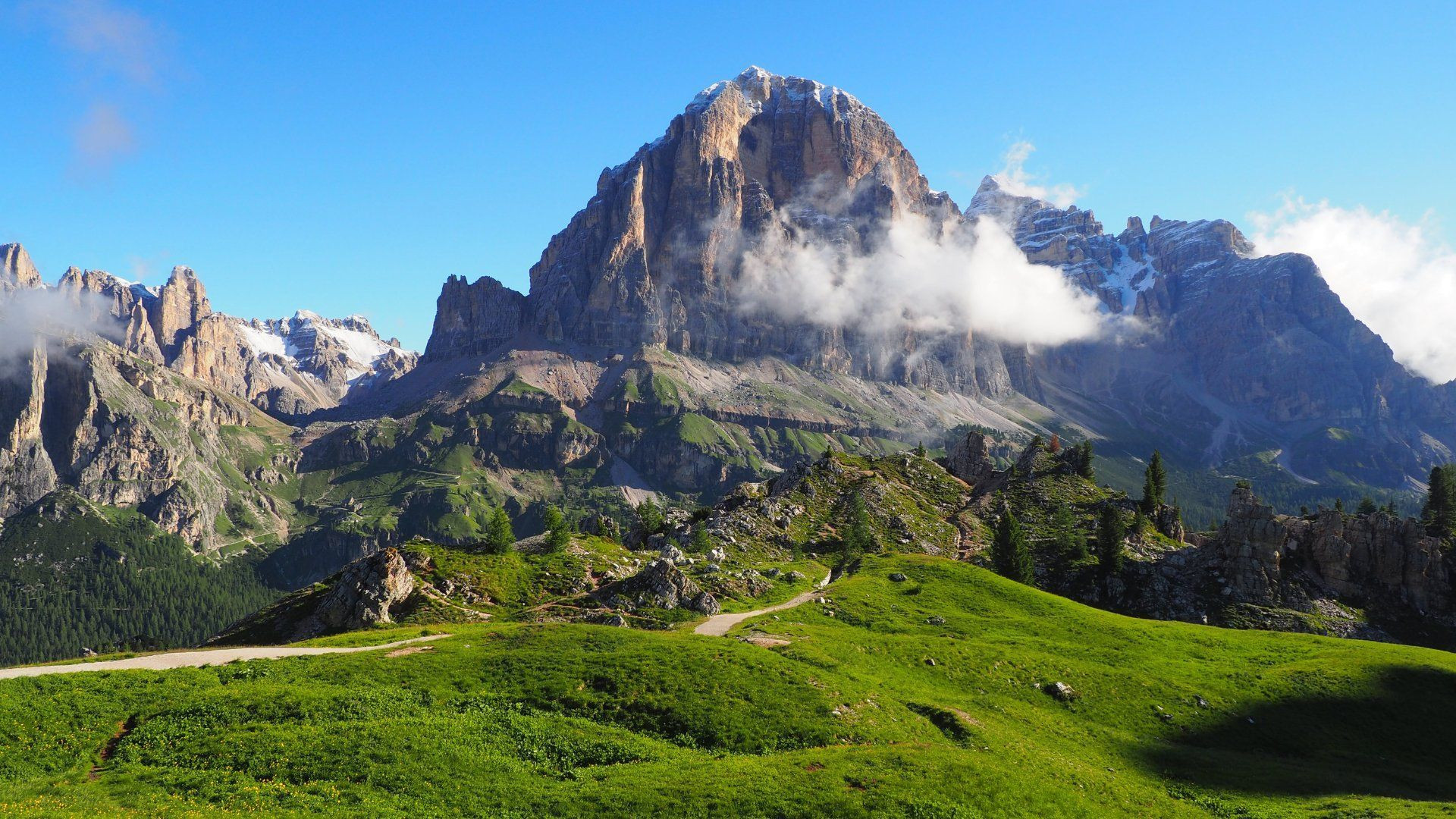 Les Tofane et paysage alpin - Dolomites - Italie