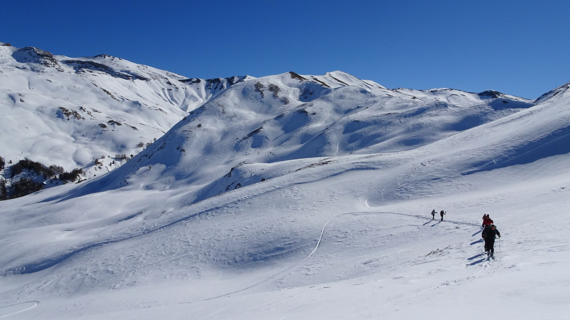 Sciatori escursionisti su un pendio innevato - Valle dell’Ubaye - Alpi - Francia